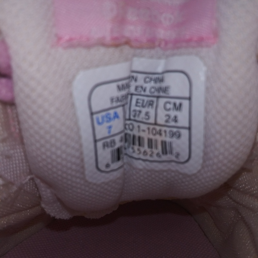 REEBOK CLASSICS WMNS SIZE 7 - Picture 3 of 3